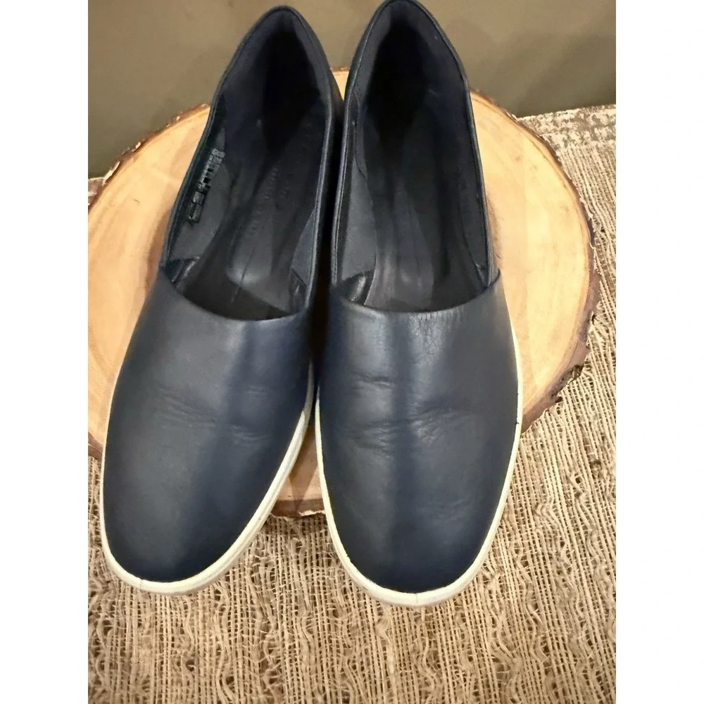 Ecco Women's Simpil Navy Leather White Loafer Shoes Women's Size 37 -6.5